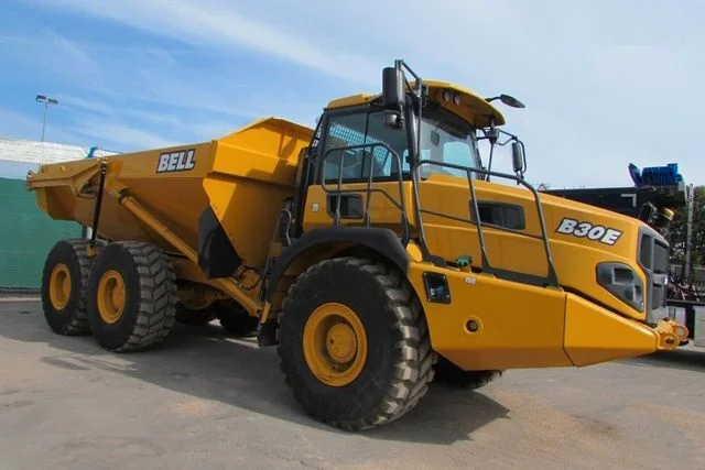 New Bell ADT B30E 6x6 autom. Heckklappe articulated dump truck - Image 2